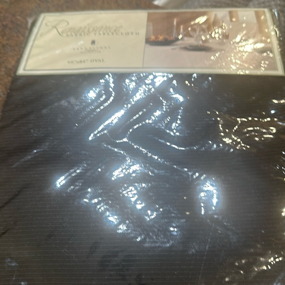 5/$25.00 NWT BROWNSTONE GALLERY black  oval Tablecloth 60”x84”